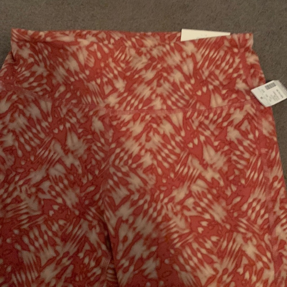 🌸BRAND NEW Medium Luxe Capri leggings from Maurice’s🌼